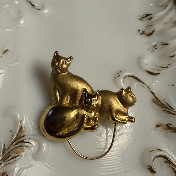 VTG Gold Tone Cat Brooch